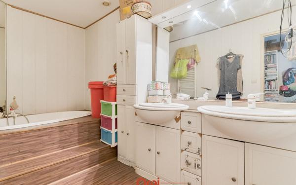 Appartement à vendre    3 pièces • 64,15 m2 Marseille 6