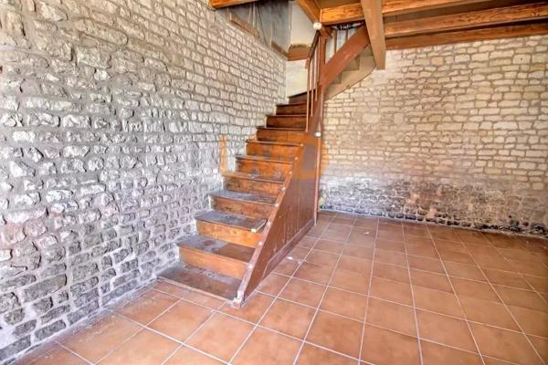 Maison à rénover, structure saine (murs / toiture)