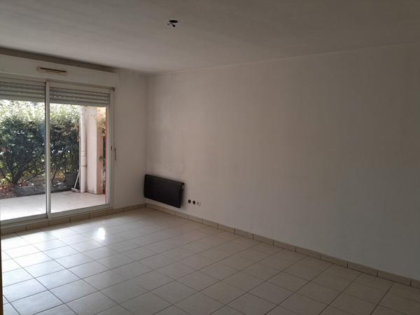 AVIGNON - LE PONTET - APPARTEMENT EN REZ DE JARDIN A VENDRE EN RESIDENCE SECURISEE AVEC TERRASSE ET PARKING