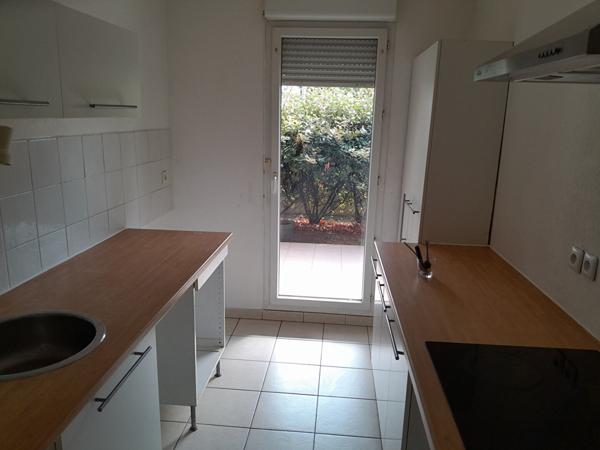 AVIGNON - LE PONTET - APPARTEMENT EN REZ DE JARDIN A VENDRE EN RESIDENCE SECURISEE AVEC TERRASSE ET PARKING