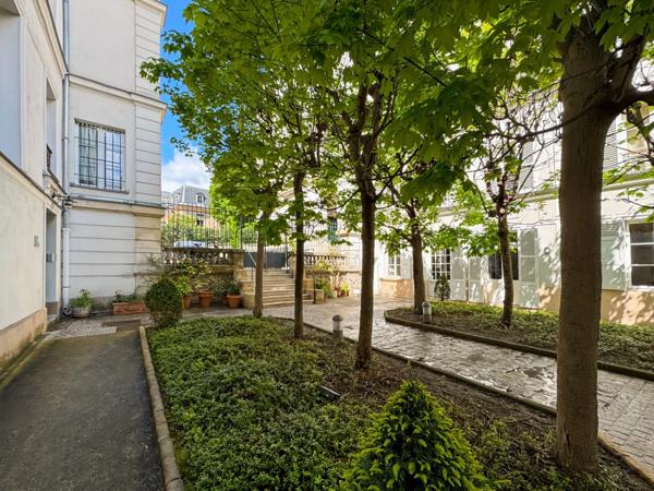 Paris 8ᵉ – Étoile / Champs-Élysées Appartement en duplex, esprit loft – 90 m² – Rez-de-chaussée