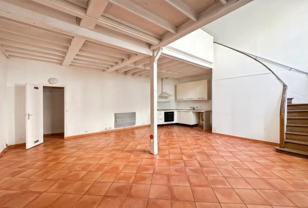 Paris 8ᵉ – Étoile / Champs-Élysées Appartement en duplex, esprit loft – 90 m² – Rez-de-chaussée