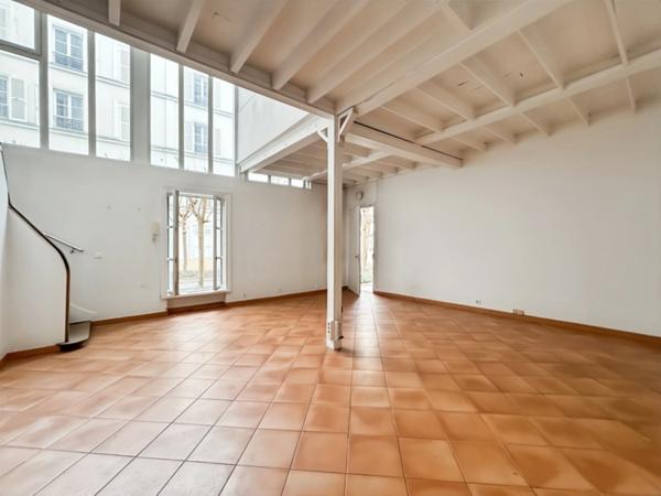 Paris 8ᵉ – Étoile / Champs-Élysées Appartement en duplex, esprit loft – 90 m² – Rez-de-chaussée