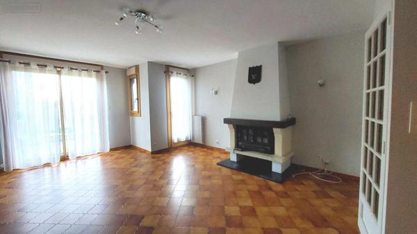 Maison à vendre à Bain-de-Bretagne en Ille-et-Vilaine (35470), ref : 136/5201   
Centre ville proche étang