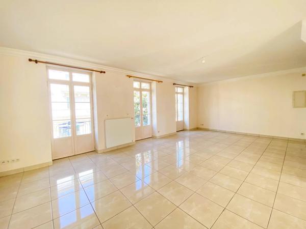 03200 VICHY - APPARTEMENT- 4 PIÈCES AVEC 2 BALCONS -TERRASSE -BOX ET CAVE -COEUR DE VILLE