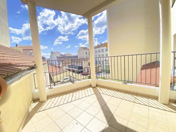 03200 VICHY - APPARTEMENT- 4 PIÈCES AVEC 2 BALCONS -TERRASSE -BOX ET CAVE -COEUR DE VILLE