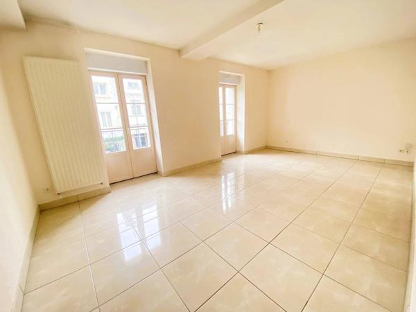 03200 VICHY - APPARTEMENT- 4 PIÈCES AVEC 2 BALCONS -TERRASSE -BOX ET CAVE -COEUR DE VILLE