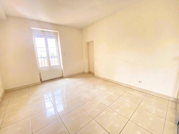 03200 VICHY - APPARTEMENT- 4 PIÈCES AVEC 2 BALCONS -TERRASSE -BOX ET CAVE -COEUR DE VILLE