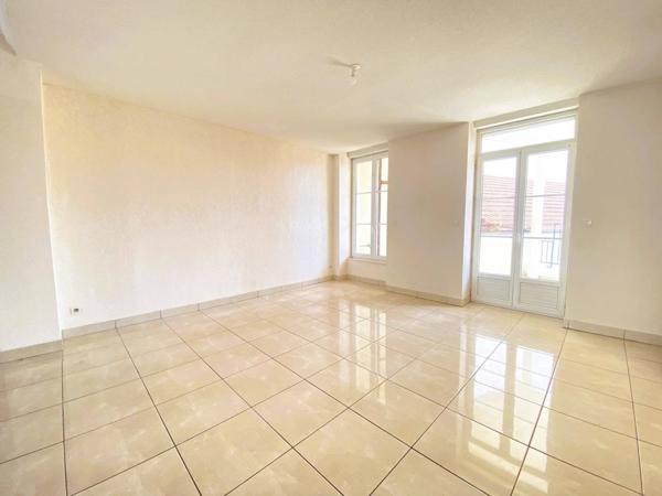 03200 VICHY - APPARTEMENT- 4 PIÈCES AVEC 2 BALCONS -TERRASSE -BOX ET CAVE -COEUR DE VILLE