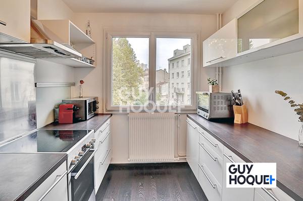 APPARTEMENT TRAVERSANT 4 PIECES 99 m² PROCHE MONTCHAT ET FUTUR TRAM T6- VUE DEGAGEE AVEC BALCON