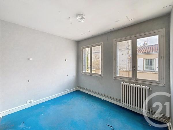 Maison à vendre  4 pièces - 120 m 2   ANGOULEME  - 16