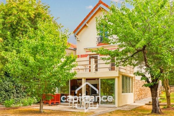 Vitry-sur-Seine-A vendre maison 5 pièces-jardin-terrasse-parcelle de 433m2-12mn à pied RER C et ligne 15-Parking