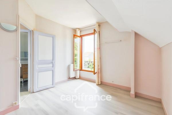 Vitry-sur-Seine-A vendre maison 5 pièces-jardin-terrasse-parcelle de 433m2-12mn à pied RER C et ligne 15-Parking