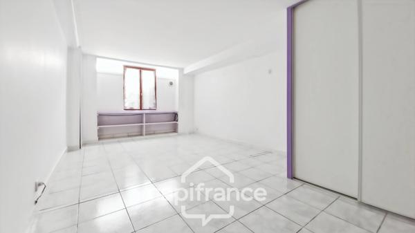 Vitry-sur-Seine-A vendre maison 5 pièces-jardin-terrasse-parcelle de 433m2-12mn à pied RER C et ligne 15-Parking