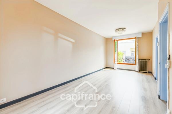 Vitry-sur-Seine-A vendre maison 5 pièces-jardin-terrasse-parcelle de 433m2-12mn à pied RER C et ligne 15-Parking