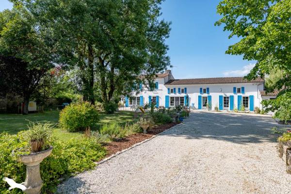 Maison à vendre |  Saint-Hilaire-de-Villefranche |  5 pièces | 182 m²