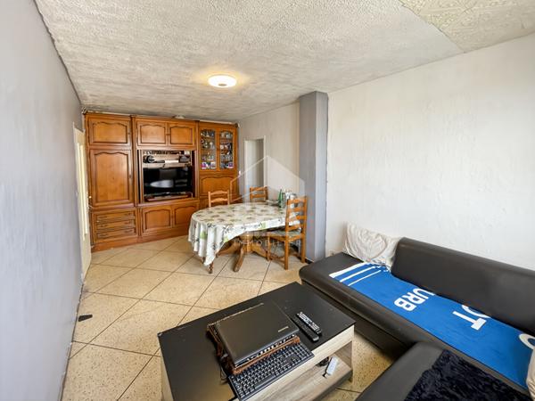 Appartement T3 avec cave et vue dégagée - Dernier étage - Marseille 3eme