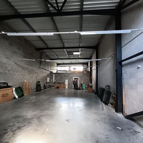 Local d'activité à louer Plescop 200 m2