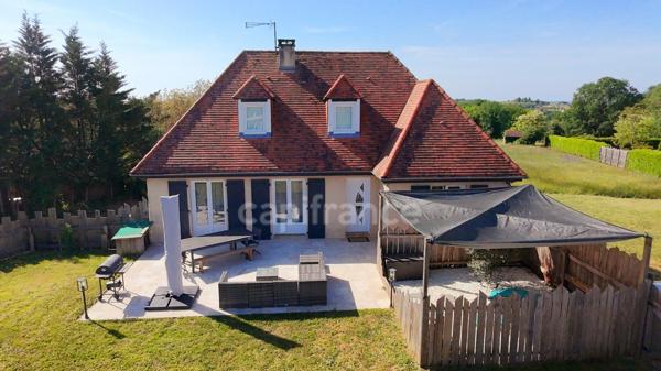 Maison à Salignac-Eyvigues, 155m², 7 pièces, 5 chambres, 5667m² de terrain, sans travaux, rentabilité, terrain en plus à bâtir.