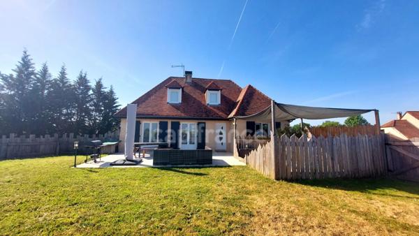 Maison à Salignac-Eyvigues, 155m², 7 pièces, 5 chambres, 5667m² de terrain, sans travaux, rentabilité, terrain en plus à bâtir.