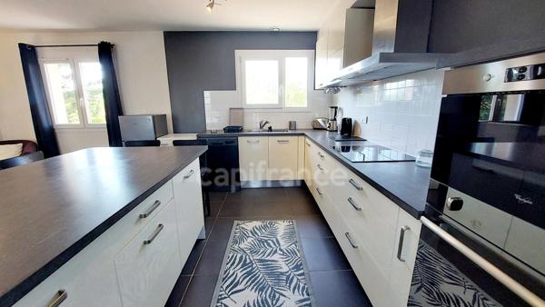 Maison à Salignac-Eyvigues, 155m², 7 pièces, 5 chambres, 5667m² de terrain, sans travaux, rentabilité, terrain en plus à bâtir.
