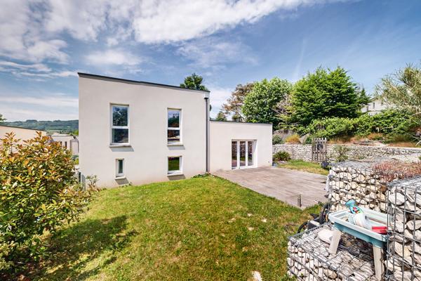 Maison contemporaine récente 110 m² 4 chambres, Pollionnay centre village