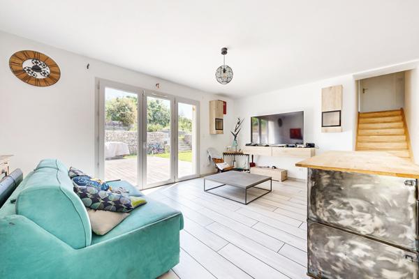 Maison contemporaine récente 110 m² 4 chambres, Pollionnay centre village