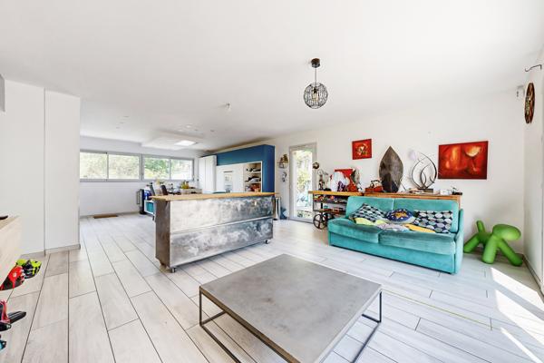 Maison contemporaine récente 110 m² 4 chambres, Pollionnay centre village