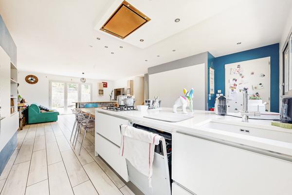 Maison contemporaine récente 110 m² 4 chambres, Pollionnay centre village