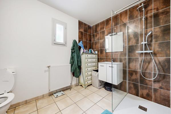 Maison contemporaine récente 110 m² 4 chambres, Pollionnay centre village