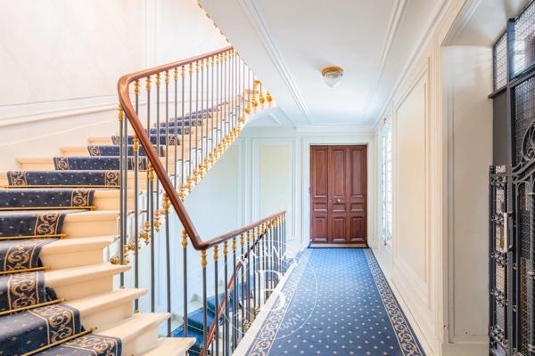 Paris 8ème, Appartement 1 Chambre -  54 m² à vendre