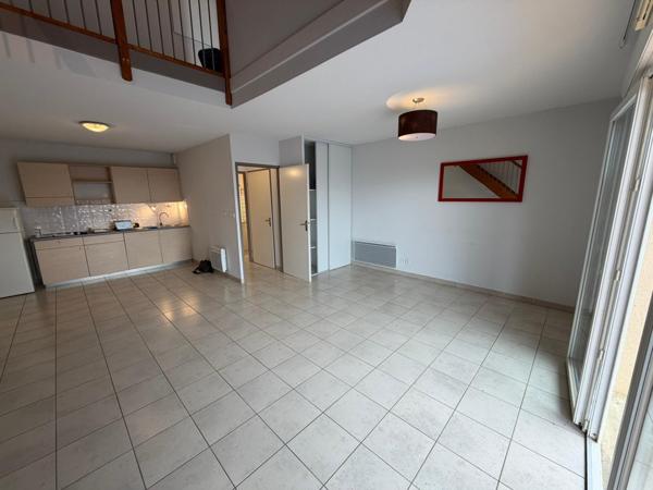 MAISON INDEPENDANTE AVEC JARDIN ET PISCINE