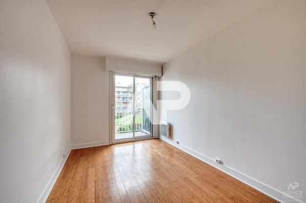 Appartement Rueil Malmaison 2 pièce(s) 48.40m2 €255 000 **  - Référence  19532