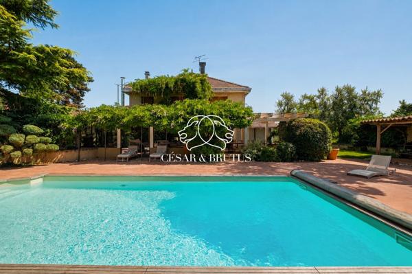 MAISON CHARLY – 8 PIECES 308m² – JARDIN SOIGNE 1909m²