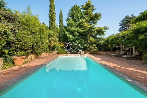 MAISON CHARLY – 8 PIECES 308m² – JARDIN SOIGNE 1909m²