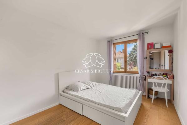 MAISON CHARLY – 8 PIECES 308m² – JARDIN SOIGNE 1909m²