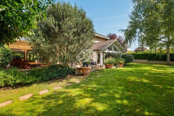 MAISON CHARLY – 8 PIECES 308m² – JARDIN SOIGNE 1909m²