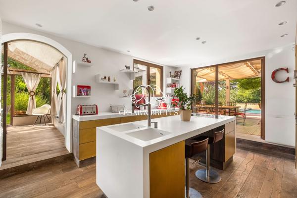 MAISON CHARLY – 8 PIECES 308m² – JARDIN SOIGNE 1909m²