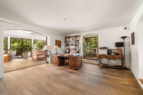 MAISON CHARLY – 8 PIECES 308m² – JARDIN SOIGNE 1909m²