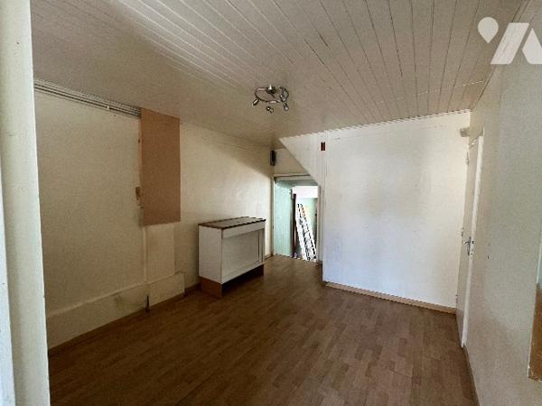 Un ensemble immobilier, précédemment à usage mixte, BEAU POTENTIEL