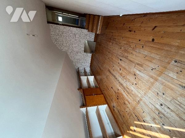 Un ensemble immobilier, précédemment à usage mixte, BEAU POTENTIEL