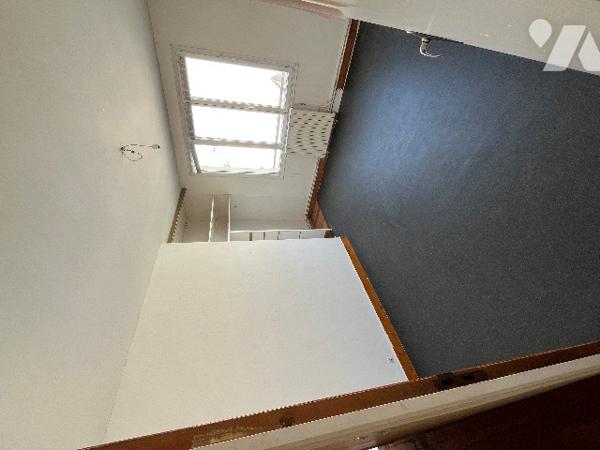 Un ensemble immobilier, précédemment à usage mixte, BEAU POTENTIEL