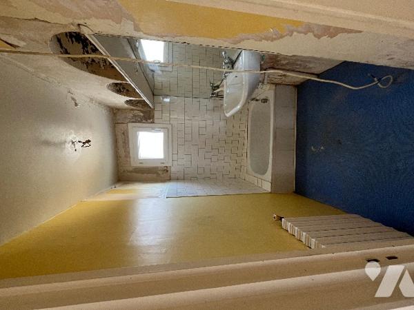 Un ensemble immobilier, précédemment à usage mixte, BEAU POTENTIEL