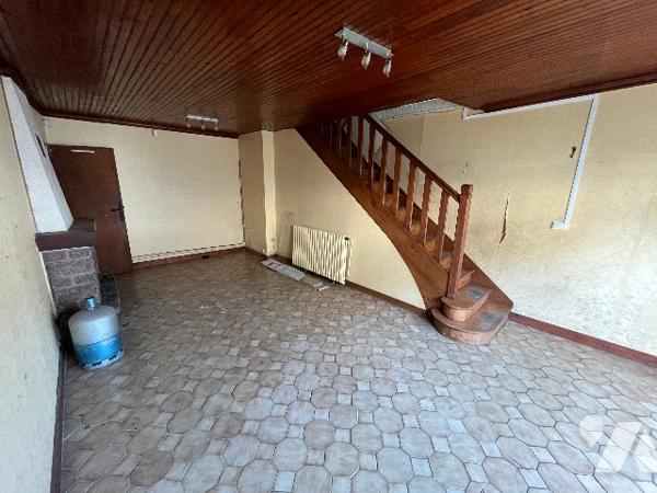 Un ensemble immobilier, précédemment à usage mixte, BEAU POTENTIEL