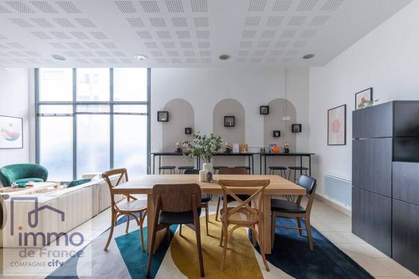 STUDIO MEUBLÉ LOUÉ (BAIL COMMERCIAL)