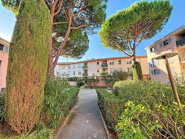 Fréjus - Appartement T3 de 61 m² avec garage, au calme et proche des commerces