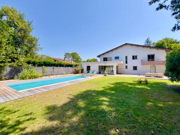 Spacieuse maison familiale de 260m² avec piscine et grand jardin sans vis à vis – Chemin de Linas