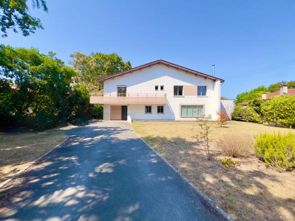 Spacieuse maison familiale de 260m² avec piscine et grand jardin sans vis à vis – Chemin de Linas