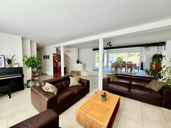 Spacieuse maison familiale de 260m² avec piscine et grand jardin sans vis à vis – Chemin de Linas