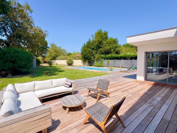 Spacieuse maison familiale de 260m² avec piscine et grand jardin sans vis à vis – Chemin de Linas